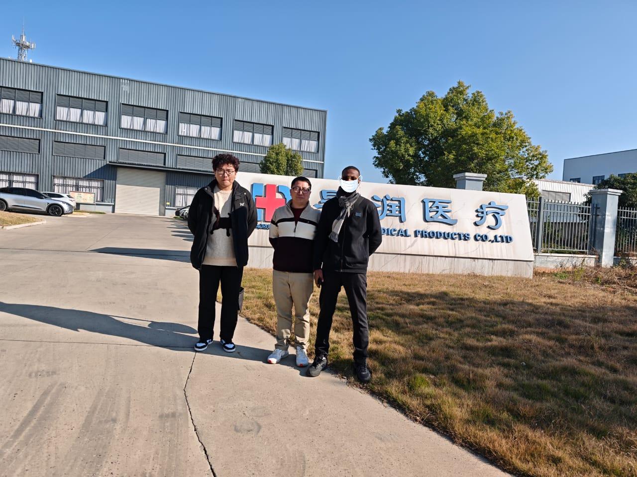 Afrikan asiakas vierailee tehtaallamme 15.12.2025: Syvällisen yhteistyön edistäminen